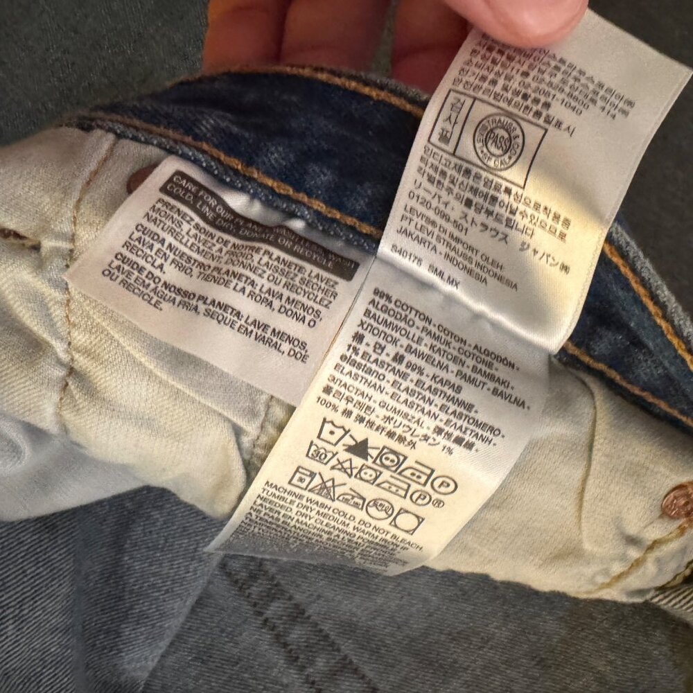 Vintage Levi's 501 Men's Denim Jean Shorts Button-Fly Classic Fit Blue, Size 42 - Picture 5 of 9